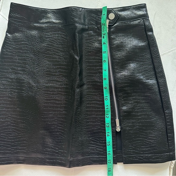 Topshop vegan leather mini skirt, black, size 8 NWOT - Picture 5 of 5